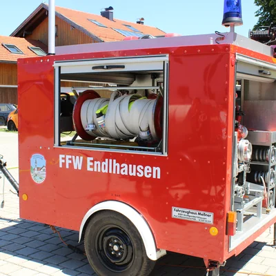 2022-07 Anhänger mit Tragkraftspritze, Schläuche, Aggregat.JPG