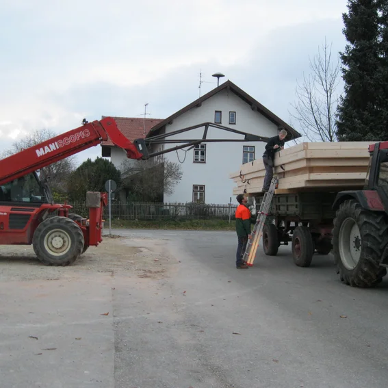 Anbau Feuerwehrhaus (6) - Anlieferung Wände.JPG